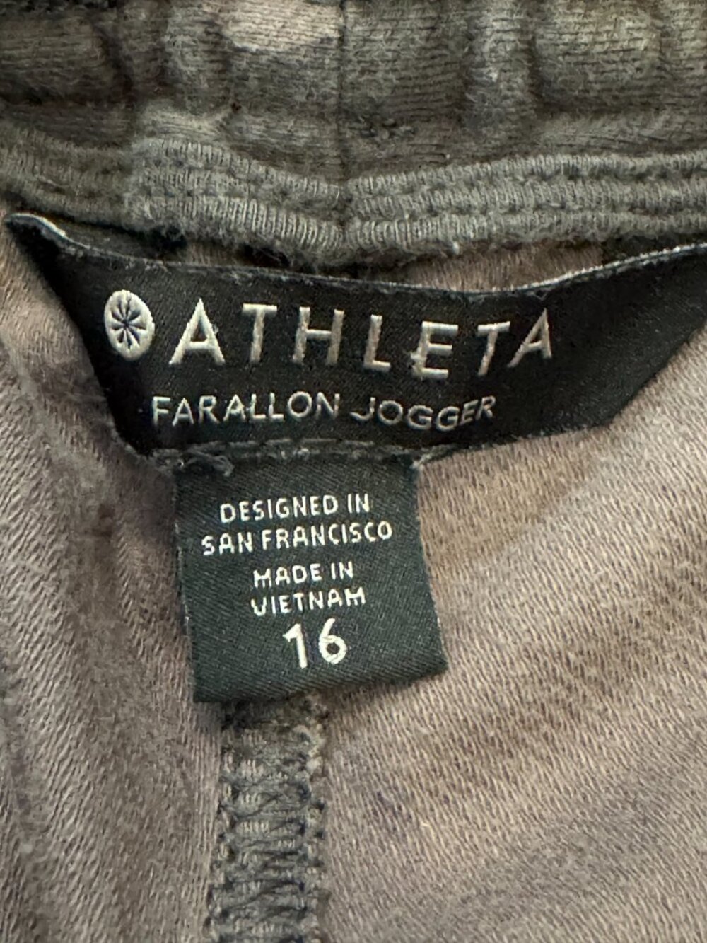 Athleta Camo Farallon Jogger, Black Olive Camo SIZE 16 - Picture 3 of 9